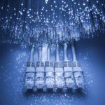 abogados especialistas en telecomunicaciones-fibra-optica-fondo-azul